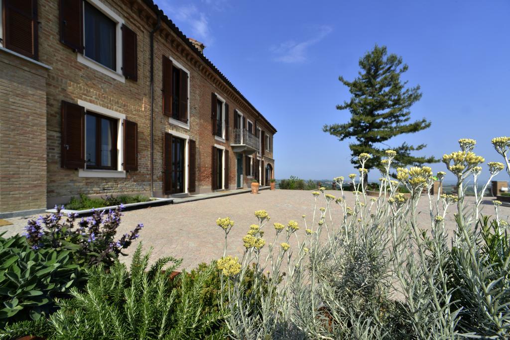 Cascina San Michele Bed and Breakfast Costigliole d'Asti Exteriör bild